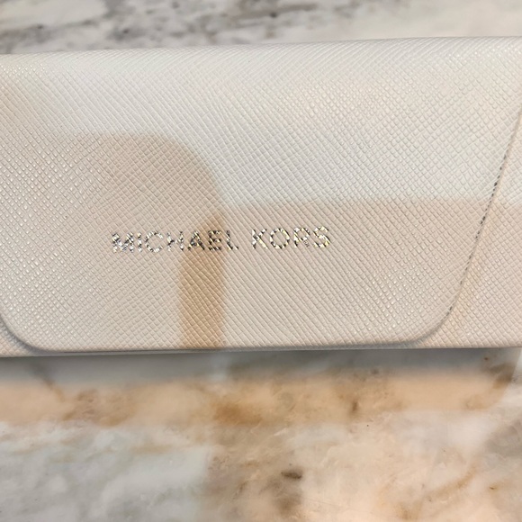 Michael Kors prescription reading glasses - Picture 2 of 5